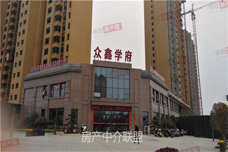 急售新七大道东方今典A区洋房1楼带前后院，花园洋房急甩